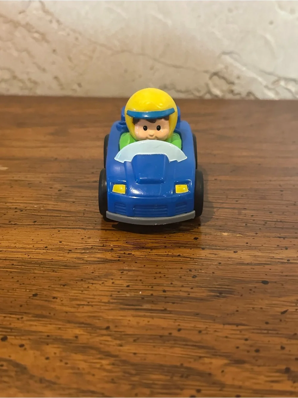 2009 Fisher-Price Little People Wheelies Race Car Blue with Yellow Helmet